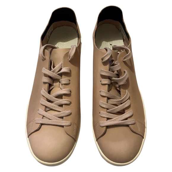 Sneakers - Picture 1 of 1